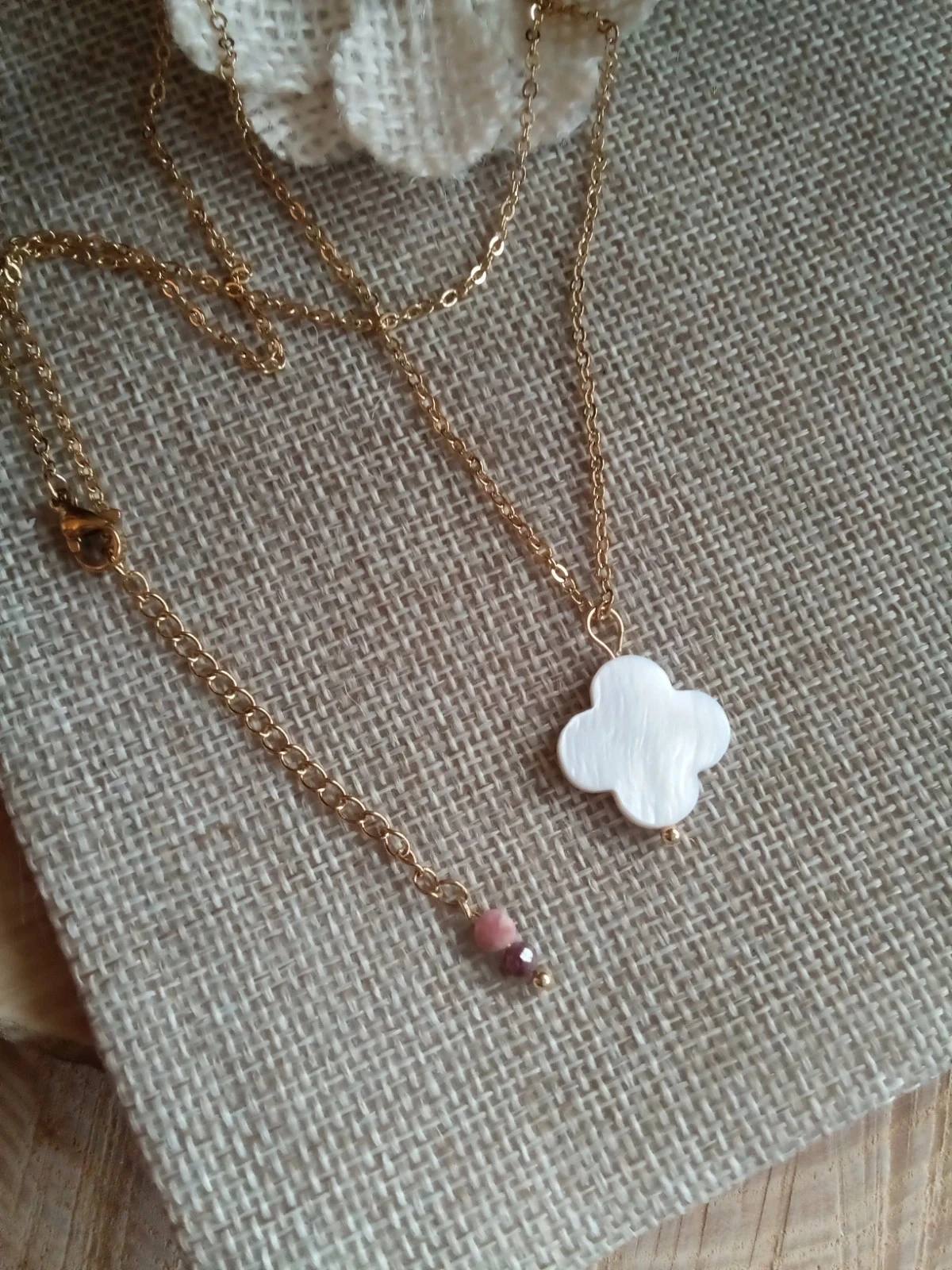 Collier porte bonheur trèfle de nacre naturelle blanche 🤍.